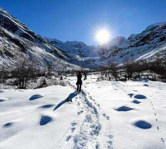 La-Punt Snowshoeing Brenna