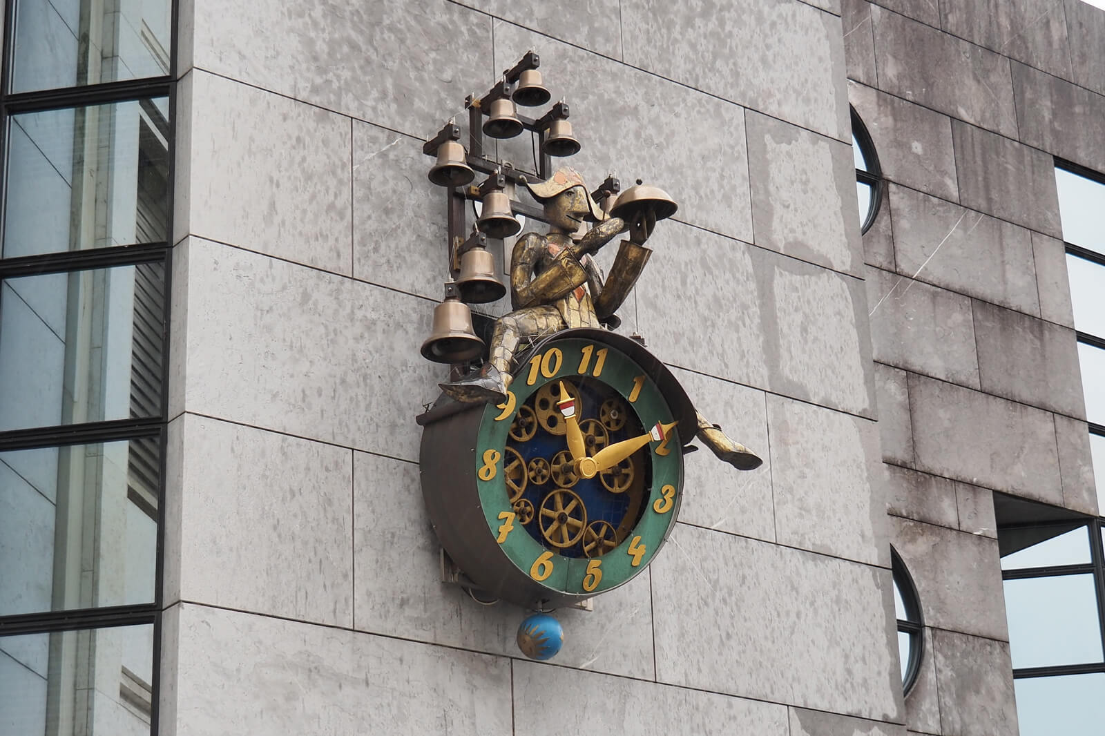 Time in Switzerland - Solothurn 11 Hour Clock